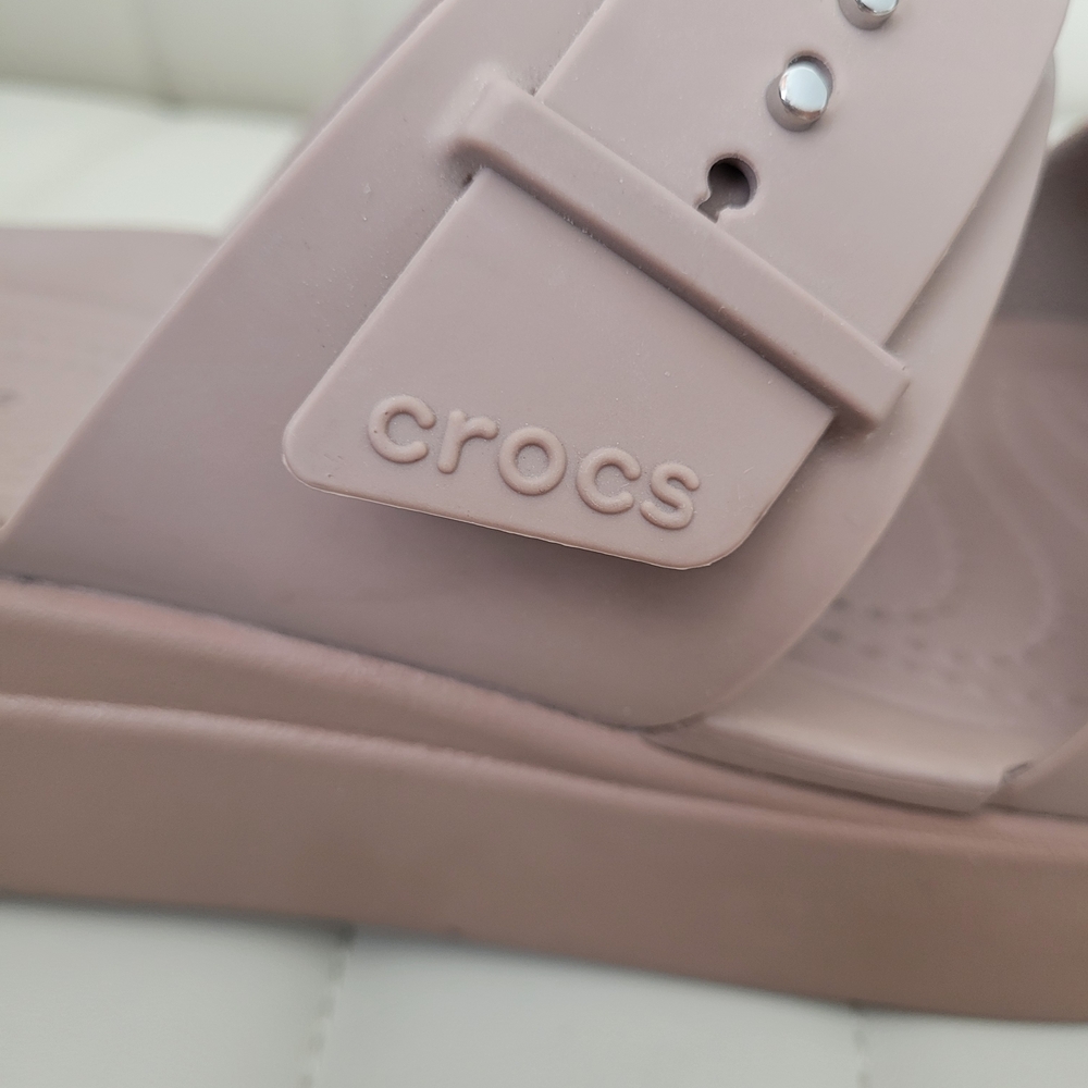 Crocs Brooklyn Buckle, Latte - Picture 12 of 14